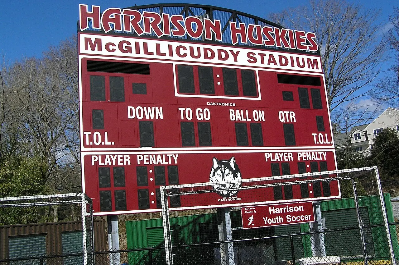 A high-school scoreboard with blank down and quarter panels